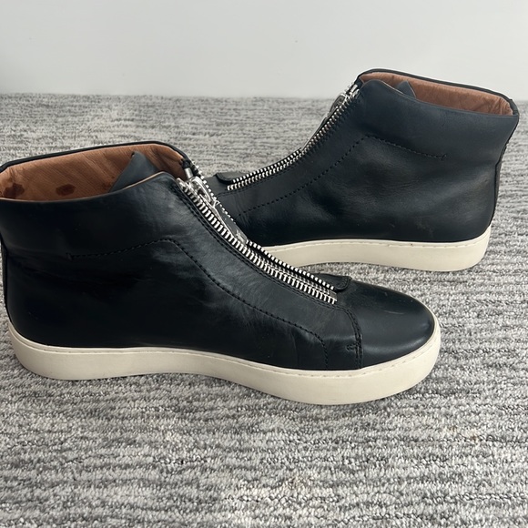 Frye Women's Lena Zip Black Leather shoes - Picture 6 of 7